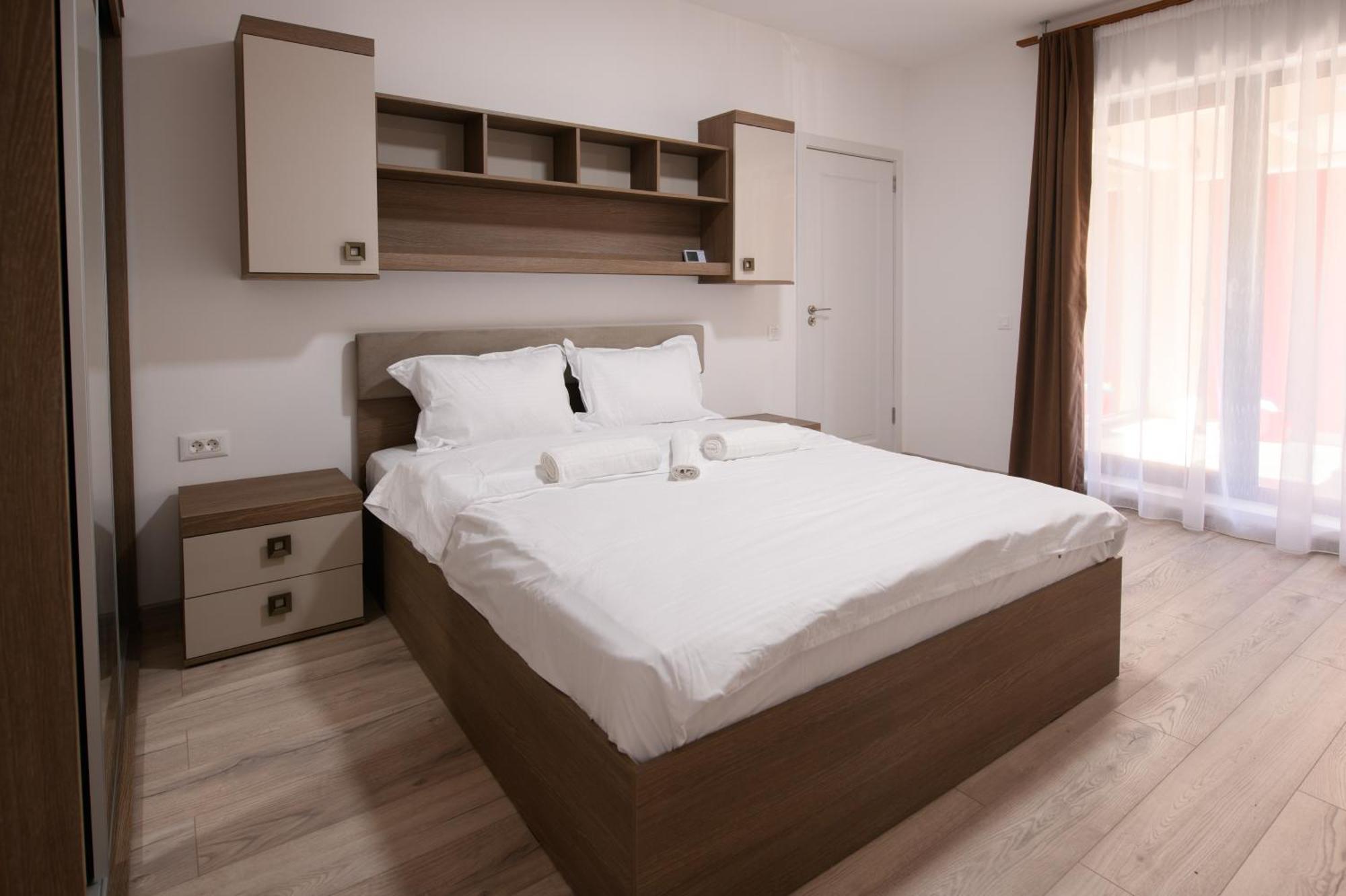 Smart Living Plaza Apartment *